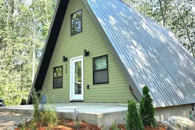 Image de New build A-Frame house in tranquil Houghton Lake with WiFi, Ac