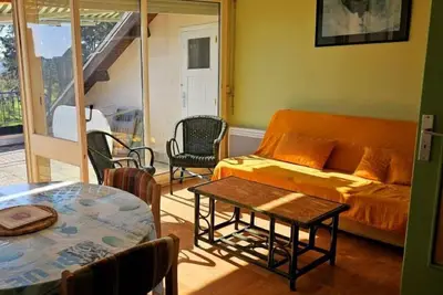 Image de Appartement avec belle vue sur un parc arboré et une grande terrasse