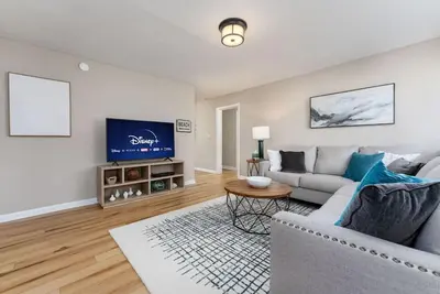 Image de Serenity in Central Ilm- 10 min to Beach+ King Bed