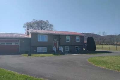 Image de Country home on horse farm. Only 4 miles from Beaver Stadium.
