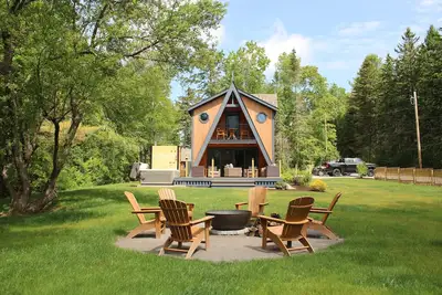 Image de Newly Constructed - The Colby House is a stunning getaway in beautiful Belfast!