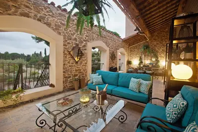 Image de Ancienne maison du vigneron récemment réaménagée en une belle maison de vacances