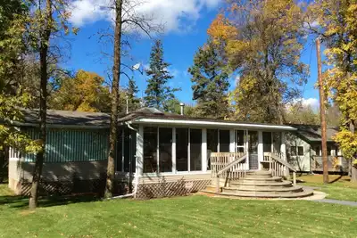 Image de Gimli, Loni Beach main cottage plus guest house