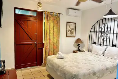 Image de Bananas Vieques Guesthouse Room 5\/Vibrant Area\/Private\/Steps from Caribbean
