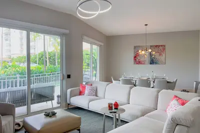 Image de Elegant 4 Br Ground Floor unit at Puntarena