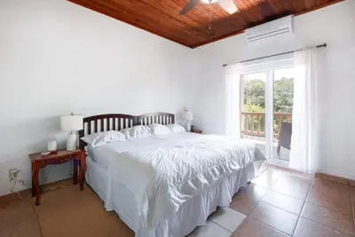 Image de Tropical Sunset at Sunset Villas in West End, 2 bd Condo