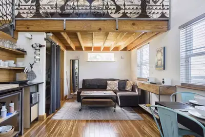 Image de Blue Door Tiny Home in Mississippi District, near downtown & Convention Center
