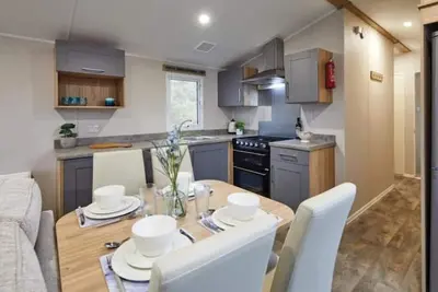 Image de Cosy and Comfy Cabin - Malton