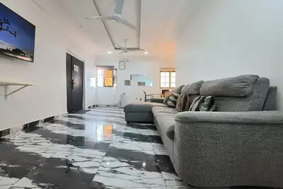 Image de 2-bedroom apartment in Accra with fitness room, WiFi, Ac with a balcony views