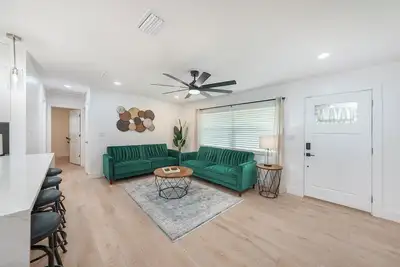 Image de Family Retreat Minutes From the Beach