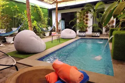 Boho Bloom Villa ( 17 new beds w\/Pool + w\/ac