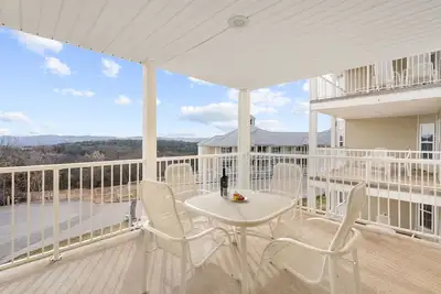 Image de Expansive Lake Access Condo in Kimberling City-Free Attraction Tickets-Ozarks Views