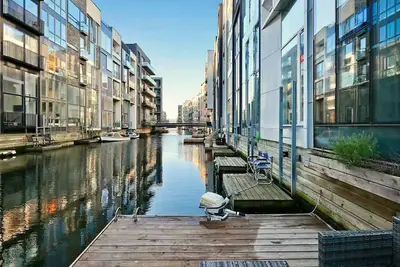 Image de Exclusive canal house directly on the water