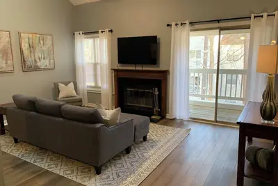 Image de Bright Lofted Condo|Fenton|Long Stays