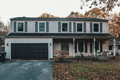 Image de Spacious 4-bedroom Getaway in Portage, Perfect for family get togethers