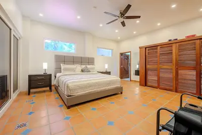 Image de Hawkz House Unit 1: Stunning 1-bedroom unit with WiFi, Ac, and pool