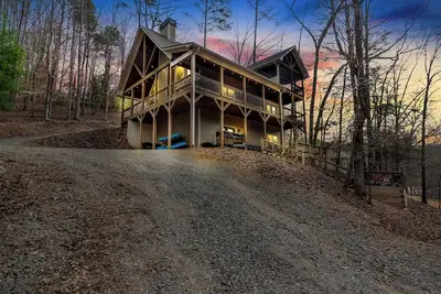 Image de Riverbend Retreat-Riverfront/Hot Tub/Firepit/Kayak/Indoor-Outdoor Pools/Games