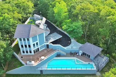 Image de Amazing resort 7-bedroom house with pool. . beautiful outdoor patio balcony