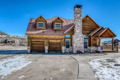 Image de Beautiful 3bed 4bath cabin with Hot Tub. Close to Ski, Golf, Fish, Hike, 4x4