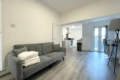 Image de Terrific 5-bedroom house in Birkenhead