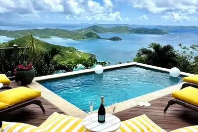 Image de Lunazul Villa, 2br/2. 5ba, Sweeping Ocean views, Solar/Starlink, Heated Pool