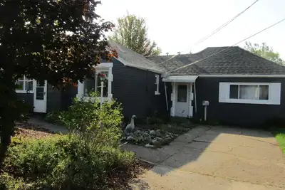 Image de \"Huron Winds\" a charming 3-bedroom house just steps from Lake Huron in Oscoda