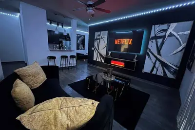 Image de Luxurious King & Queens Den - King Bed - Fireplaces