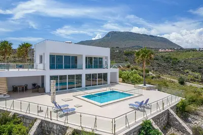 Image de Magnificent modern villa on an elevated position