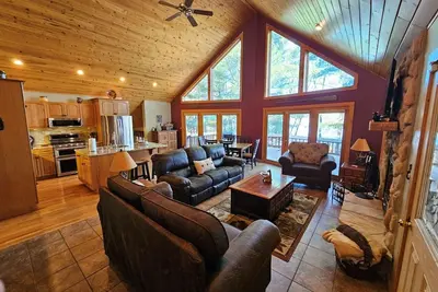 Image de Large family friendly cabin, sand beach, all of the essentials! ! !