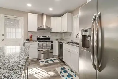 Image de Modern 3br Retreat with Huge Yard & Grill - Sleeps 8 close to Atl Airport
