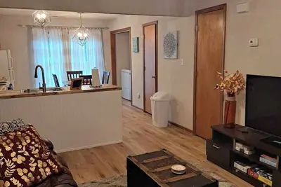 Image de Charming 2-bedroom townhome near base and beaches. Shopping and restaurants