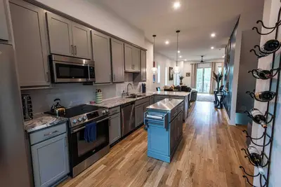 Image de Spacious 3-bedroom 3 1/2 bath newly built townhome minutes from downtown & Emory