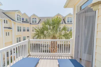 Image de New Listing | 0. 1 Miles to Beach| Pool Access