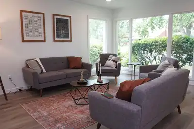 Image de Stylish 3-Bedroom House in Prime and Safe Location with WiFi and Ac