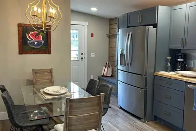 Image de Newly Renovated 2-bedroom cottage in Colchester with Beach Access, WiFi, Ac