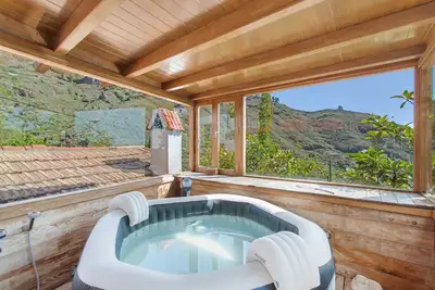 Image de Vacances 'Upper House' avec vue sur les montagnes, Wi-Fi et climatisation