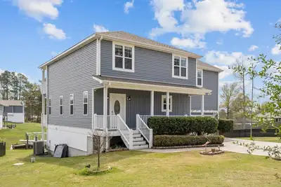 Image de Spacious 5-bedroom house w/ WiFi, Hot Tub, Game Room in wonderful Sneads Ferry