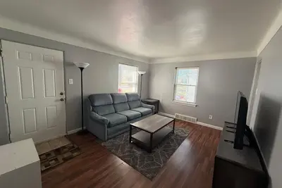Image de 3-bedroom condo in charming Oak Park with WiFi, Ac, laundry, garage and basement