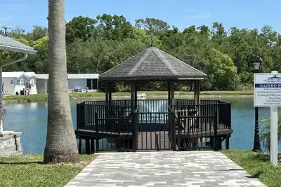 Image de 1-bedroom home in 55+ resort in Zephyrhills. Under 1 hour to Disney and beaches.