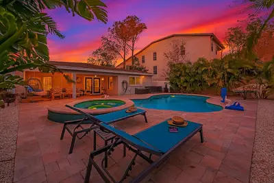 Image de New! Steps to Beach, Heated Pool, Hot Tub, Family Friendly