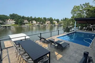 Image de Brand new luxurious 6 bedroom house w/ Pool and dock in charming Porta Cima. .