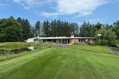 Image de Unique & Spacious Historic Home, Close to Stadium