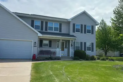 Image de Cozy 4-bedroom home in charming Neenah with WiFi, Ac and heat.