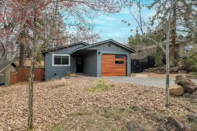 Cozy 3br Retreat in Midtown Bend