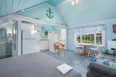 Image de Irish Mist is your charming beachside retreat on Nantucket Sound