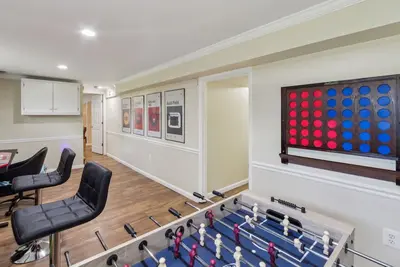 Image de 4br Family Getaway w/ King Bed + 5 TVs, Mins to Dc/OldTown, Gameroom, Pet Friendly