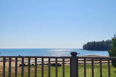 Image de 2-bedroom, office, and den - Beachfront Lake Huron home