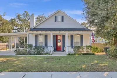 Image de The All-American Summer Getaway in the Heart of Long Beach! Open floor plan