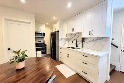 Image de Modern 3 bedroom guest home in quiet area newly built 10 minutes to Rodeo Drive