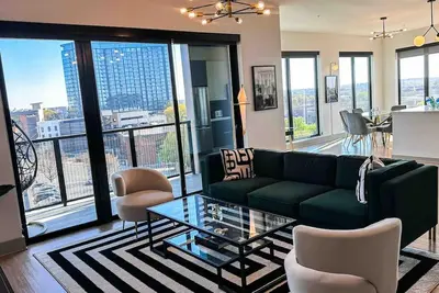 Image de Penthouse~Paid Parking~Pool~Gym~Rooftop Terrace